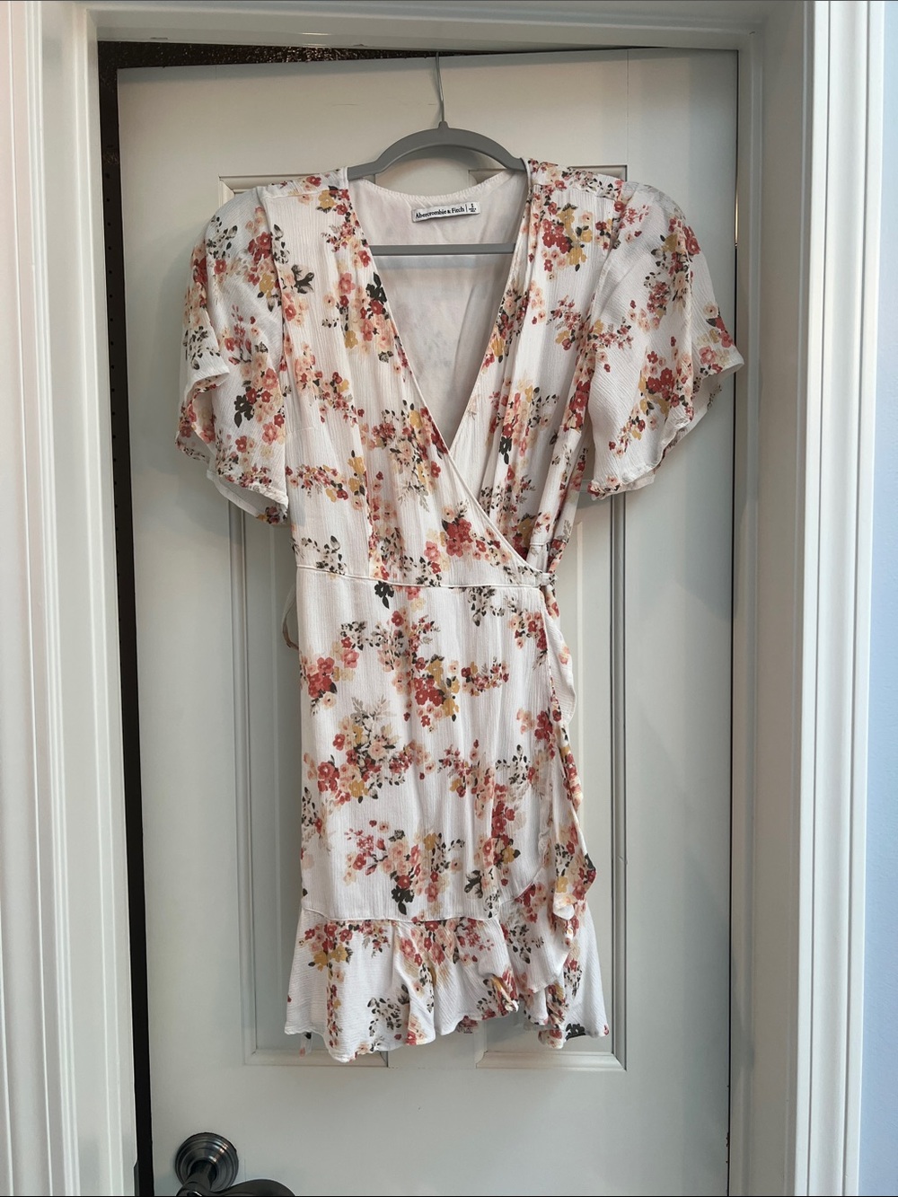 Abercrombie & Fitch S Cream Floral Wrap Dress Ruffle Hem Cottagecore Coquette
